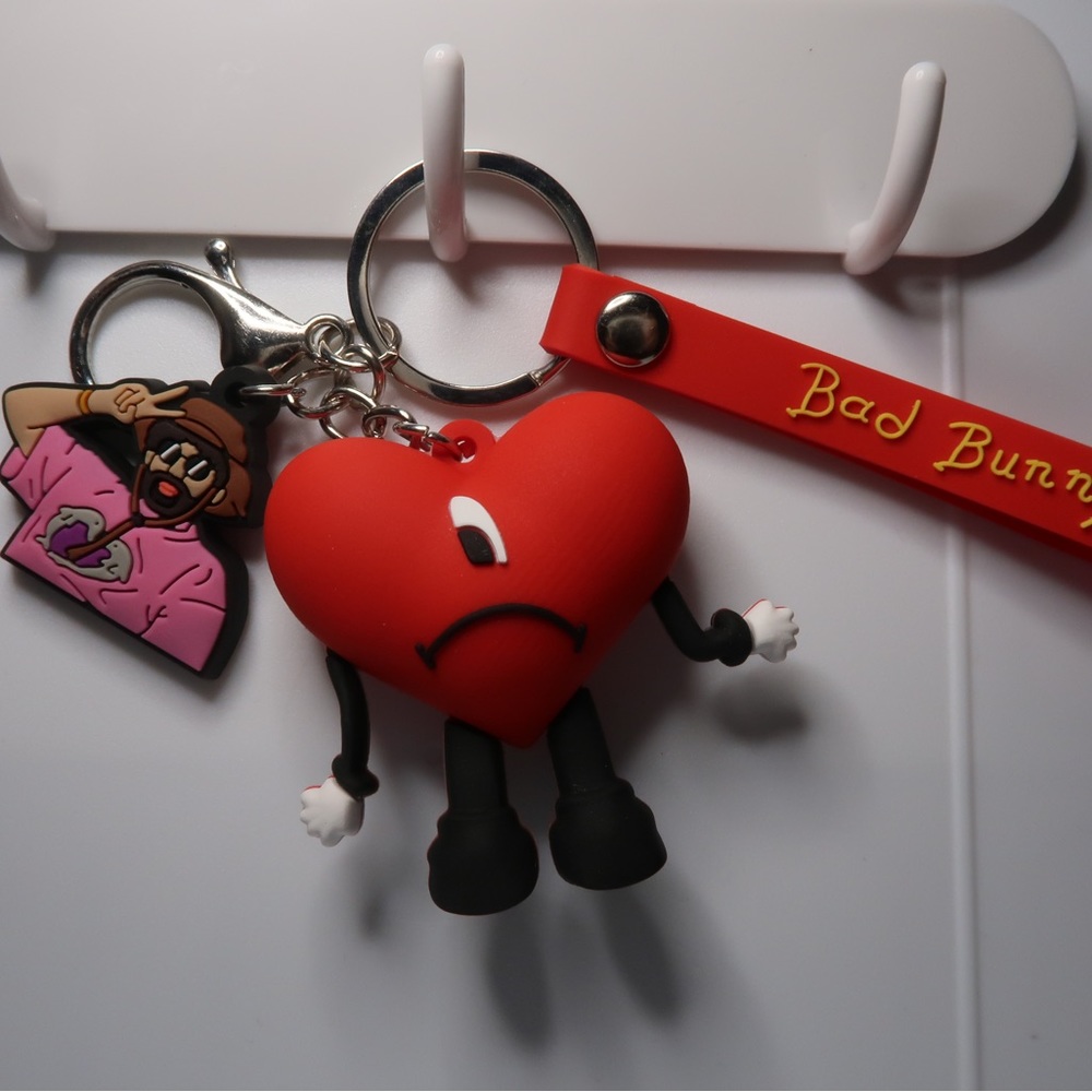Bad bundle 3 keychains! - Picture 2 of 3
